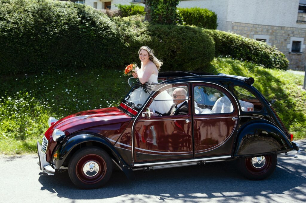 voiture des mariés cabriolet citroen 2cv charleston