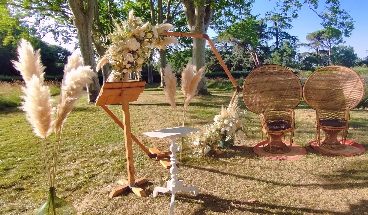 mobilier cérémonie laique
arche hexagonale fauteuil paon